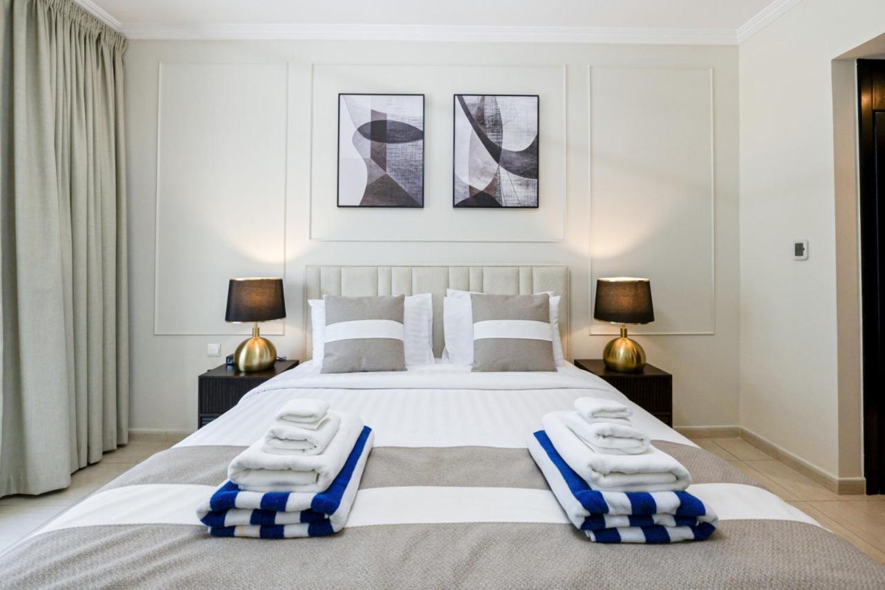 Apartment Luxurious Waterfront At Al Majara Marina *