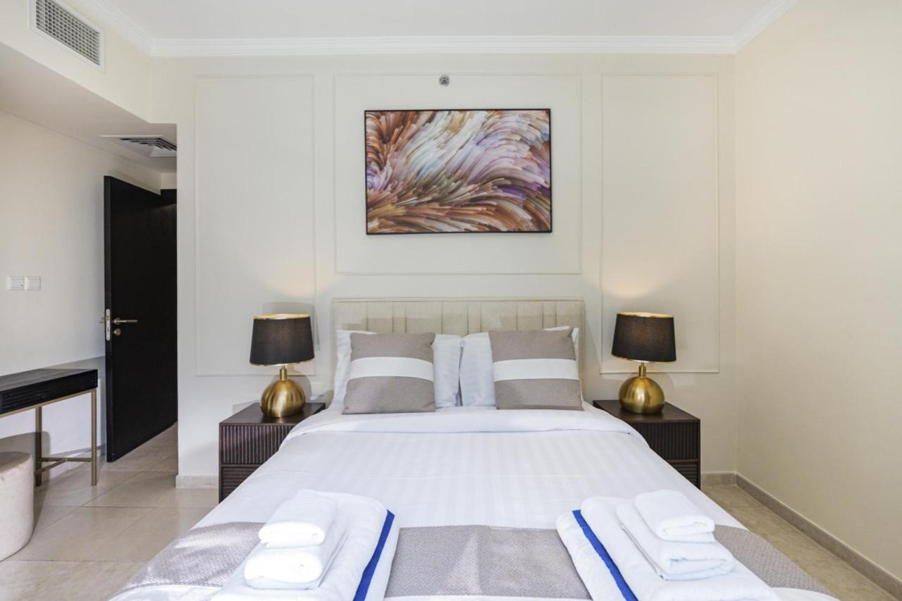 Apartment Luxurious Waterfront At Al Majara Marina *