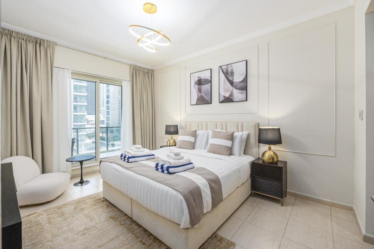 Luxurious Waterfront At Al Majara Marina